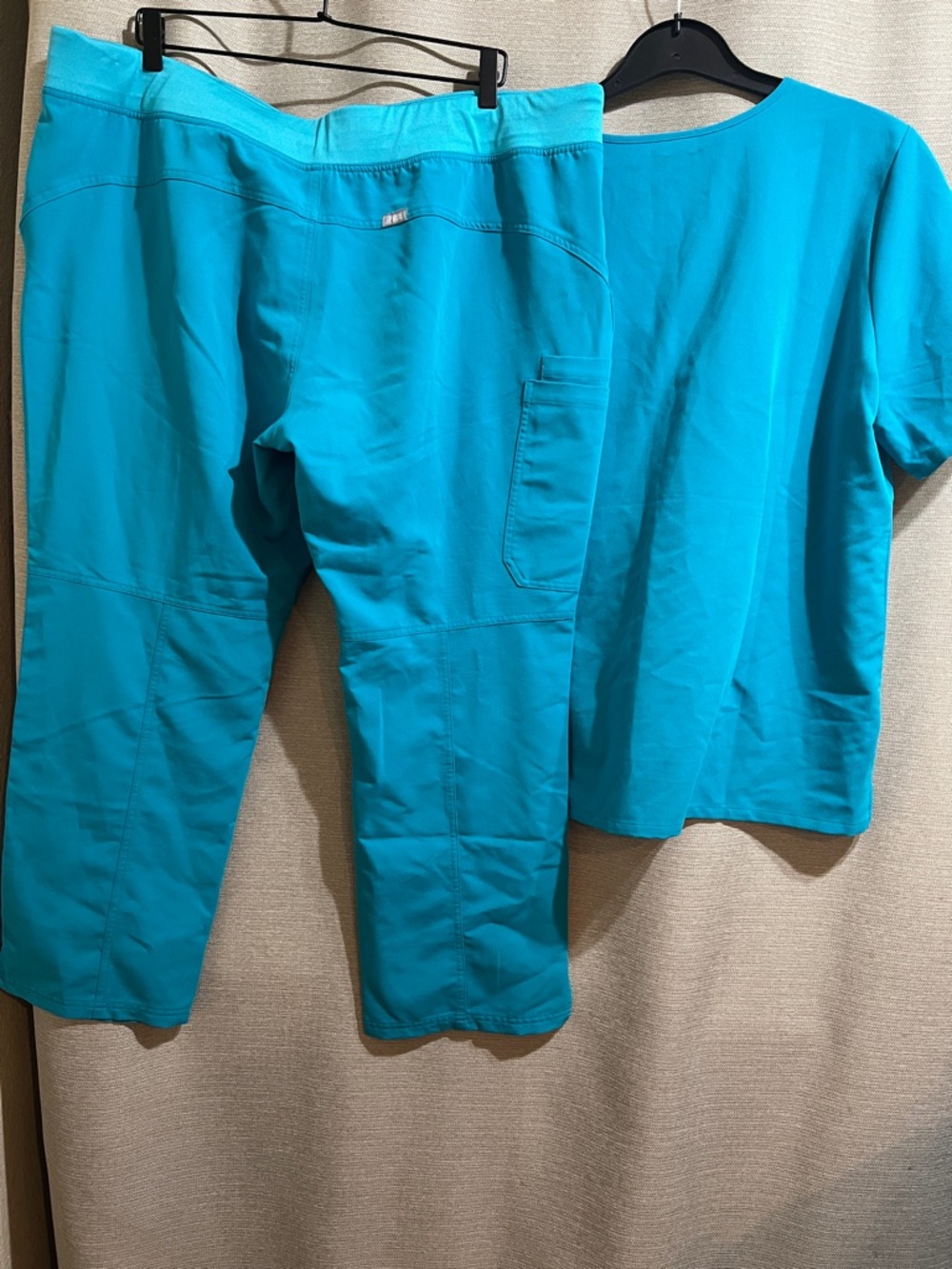FIGS Technical Collection Scrub Set Teal Blue XXL Top XXL/P Bottoms Workwear - Picture 2 of 12